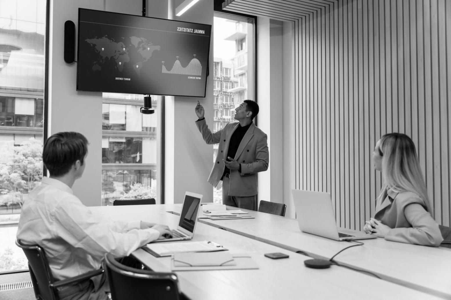 Interactive learning environment for financial analysis